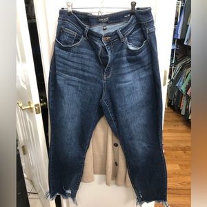 Judy Blue Slim Fit ripped- hem jeans